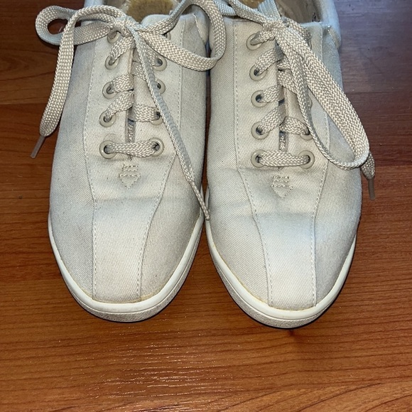 Easy Spirit women’s tan off white lace up canvas walking shoes Size 7 - Picture 3 of 10